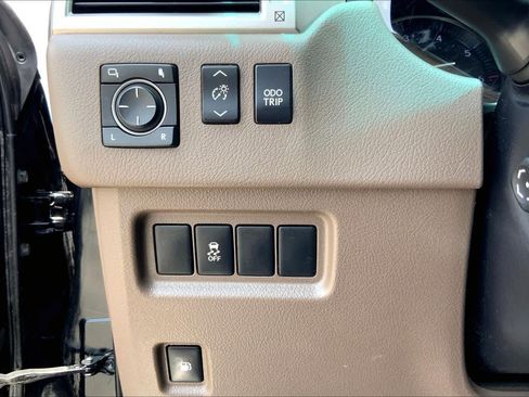 Used 2011 Lexus GX 460 w/ Convenience Pkg AWD/4WD image 32