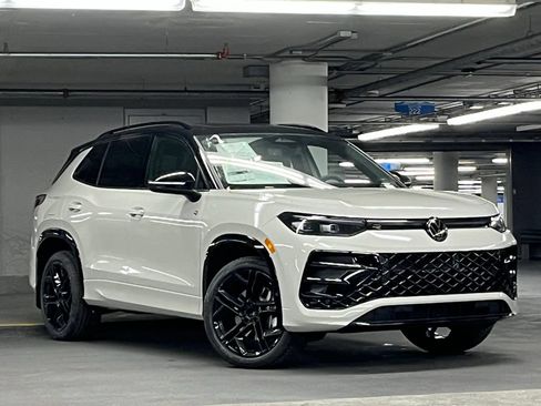 New 2026 Volkswagen Tiguan SE R-Line AWD/4WD image 2
