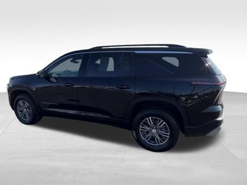 Certified 2025 Chevrolet Traverse LT w/ LPO, Cargo Package AWD/4WD image 4