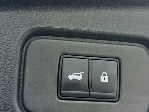 Used 2025 Nissan Pathfinder SV image 30