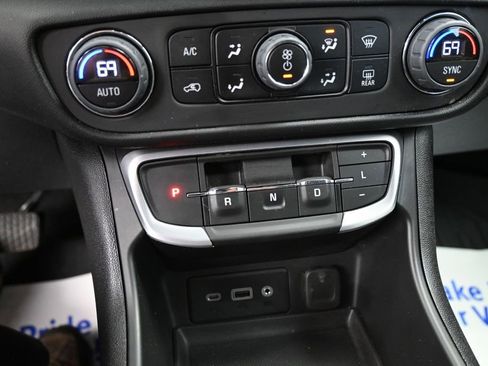 Used 2023 GMC Terrain SLE w/ Driver Convenience Package AWD/4WD image 33