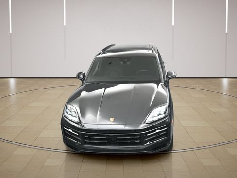 Certified 2025 Porsche Cayenne AWD/4WD image 37
