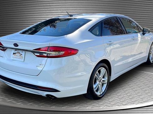 Used 2018 Ford Fusion SE FWD image 6