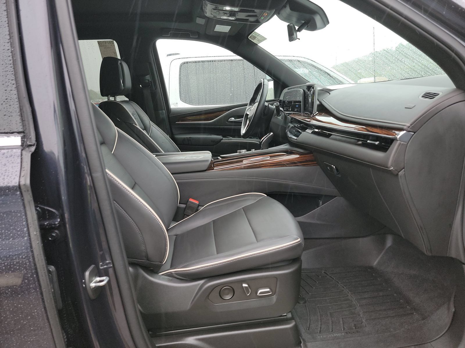 Used 2022 Cadillac Escalade Premium Luxury AWD/4WD image 10