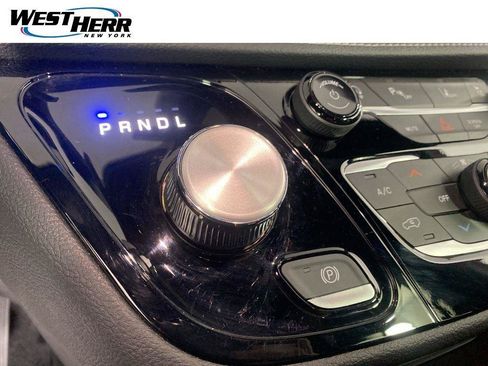 Used 2026 Chrysler Pacifica Select AWD/4WD image 7