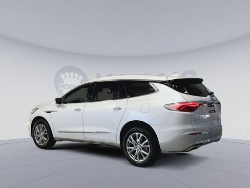 Used 2024 Buick Enclave Essence w/ Experience Buick Package FWD image 8