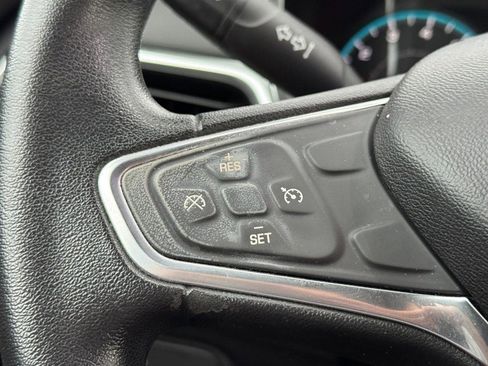 Used 2018 Chevrolet Equinox LT FWD image 16