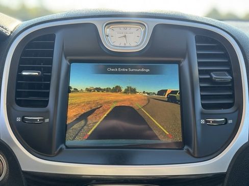 Certified 2022 Chrysler 300 Touring w/ Sport Appearance Package image 17