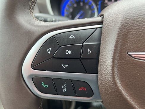 Certified 2017 Chrysler Pacifica Touring-L image 21