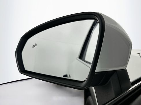 Used 2024 Volkswagen Taos SE image 16