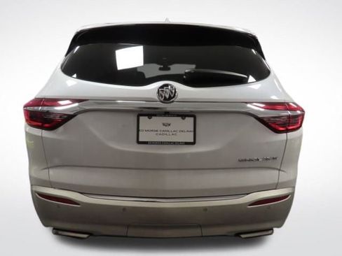 Used 2018 Buick Enclave Essence image 4