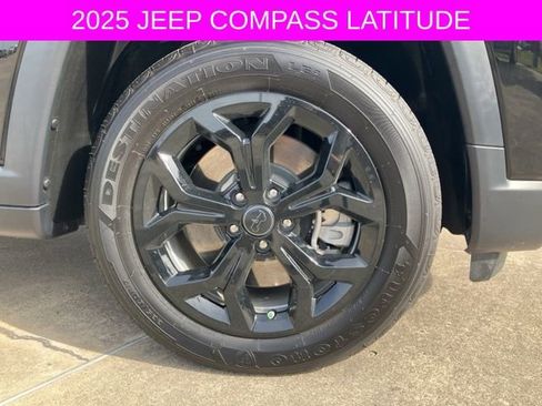 Used 2025 Jeep Compass Latitude w/ Convenience Group image 10