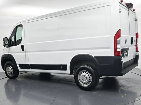 Used 2025 RAM ProMaster 2500 w/ Convenience Group FWD image 5