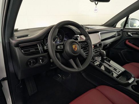 New 2026 Porsche Macan image 4