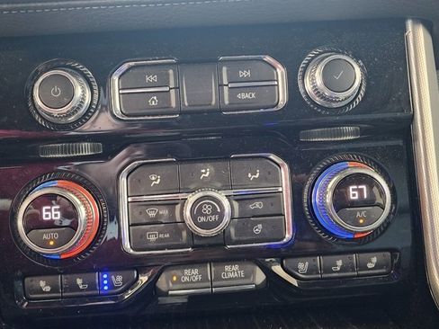 Used 2023 GMC Yukon Denali w/ Denali Reserve Package image 16