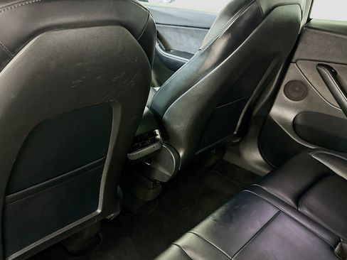 Used 2022 Tesla Model Y Long Range image 29