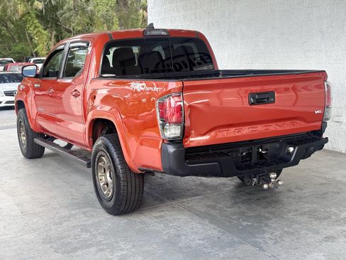 Used 2018 Toyota Tacoma TRD Sport image 8