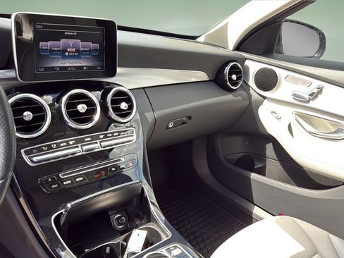 Used 2018 Mercedes-Benz C 300 4MATIC Sedan image 24