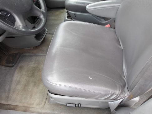 Used 2005 Dodge Caravan SXT w/ Popular Equipment Group image 16