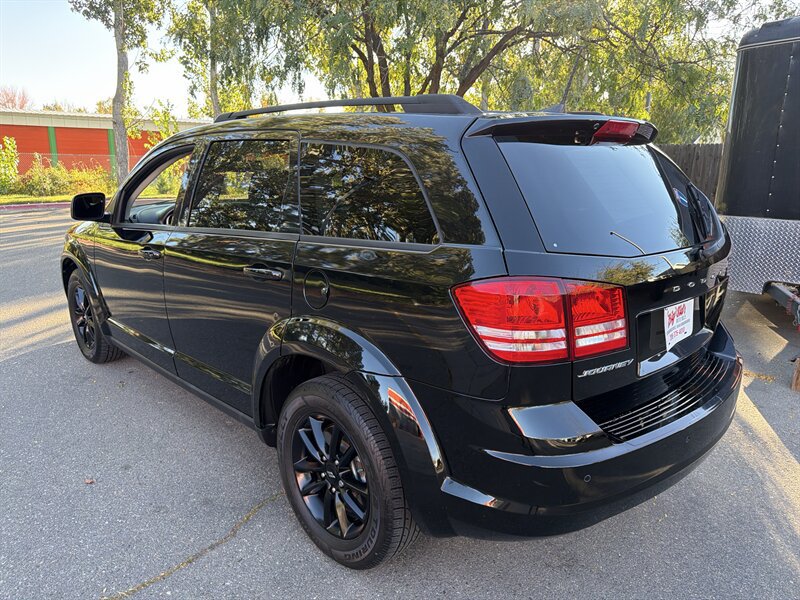 Used 2020 Dodge Journey SE w/ SE Popular Equipment Group FWD image 3