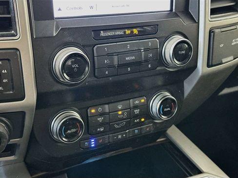 Used 2019 Ford F150 Lariat w/ Equipment Group 502A Luxury AWD/4WD image 18