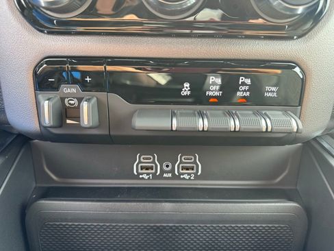 New 2026 RAM 1500 Big Horn AWD/4WD image 9