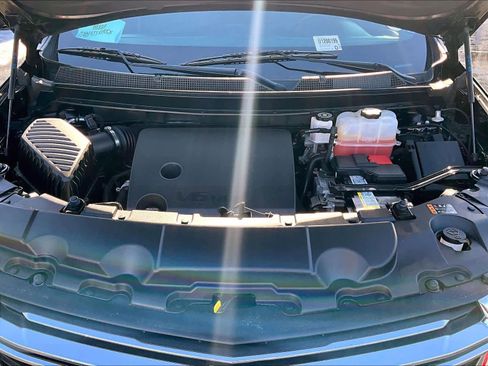 Used 2023 Chevrolet Traverse LT w/ Rear Camera Mirror Package image 30