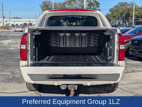 Used 2013 Chevrolet Avalanche LTZ image 13