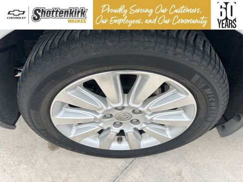 Used 2015 Toyota Sienna Limited image 11