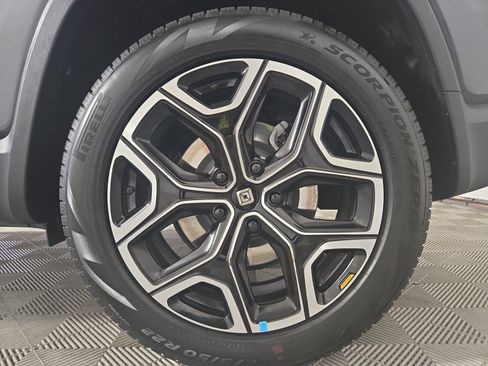 Used 2025 Rivian R1S Adventure AWD/4WD image 10