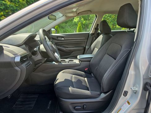 Used 2025 Nissan Altima 2.5 SV FWD image 10