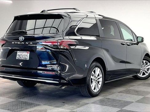 Used 2024 Toyota Sienna Limited image 13