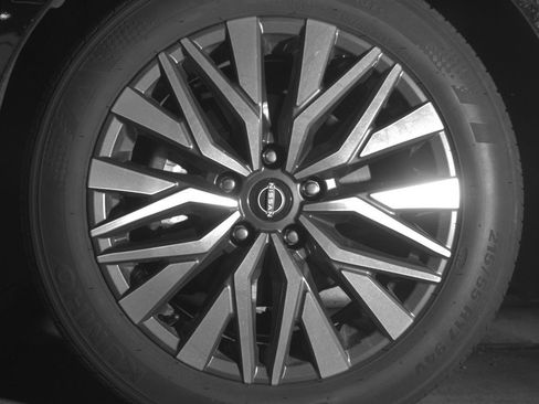 Used 2025 Nissan Altima 2.5 SV FWD image 12