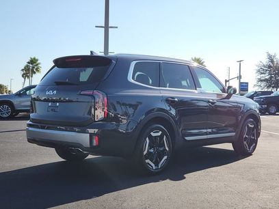 Used 2025 Kia Telluride EX w/ EX Captain's Chair Package