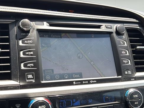 Used 2018 Toyota Highlander Limited FWD image 41