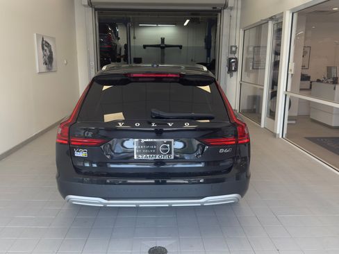 Used 2024 Volvo V90 B6 Cross Country Plus image 7