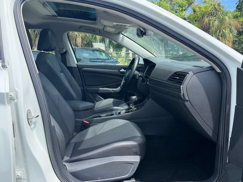 Used 2019 Volkswagen Jetta SEL w/ Cold Weather Package FWD image 16