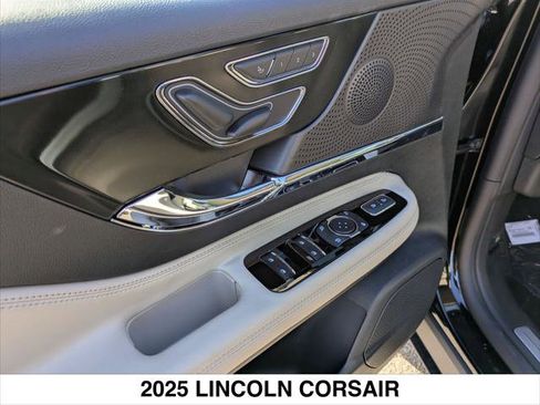 New 2025 Lincoln Corsair Reserve image 7