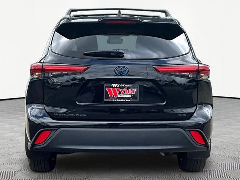 Used 2023 Toyota Highlander XLE AWD/4WD image 5