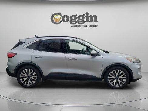 Used 2020 Ford Escape Titanium FWD image 4