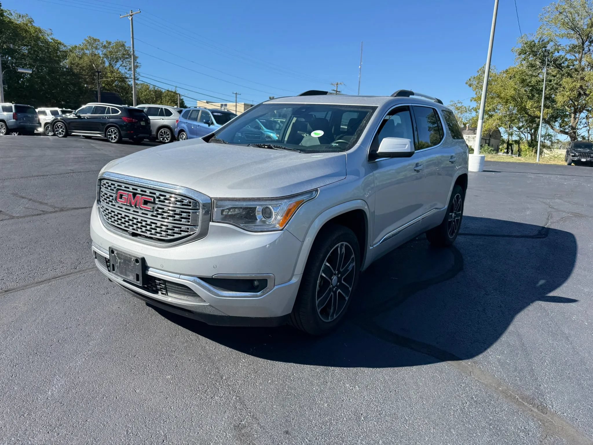 Used 2019 GMC Acadia Denali w/ Technology Package AWD/4WD image 3