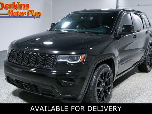 Used 2021 Jeep Grand Cherokee Laredo X RWD image 1