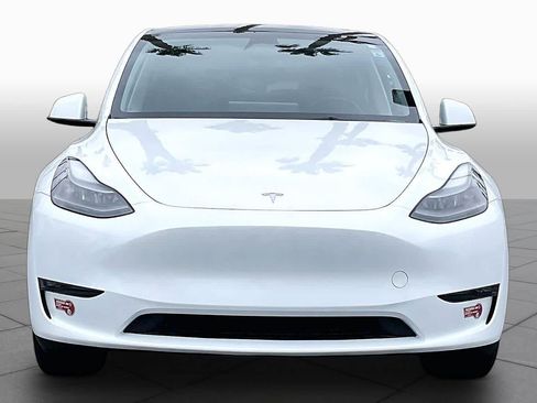 Used 2024 Tesla Model Y Long Range AWD/4WD image 3