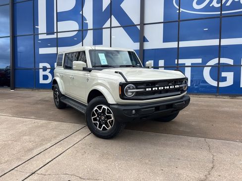 New 2025 Ford Bronco Outer Banks image 1