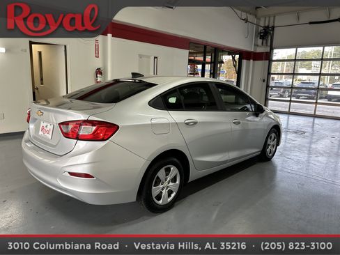 Used 2018 Chevrolet Cruze LS image 4