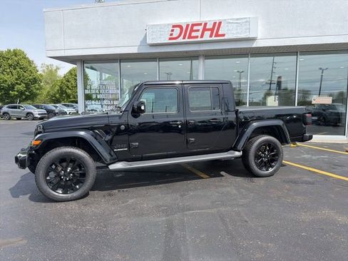 Used 2022 Jeep Gladiator Overland AWD/4WD image 2