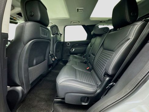 Used 2024 Land Rover Discovery S image 16
