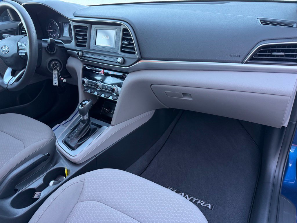 Used 2020 Hyundai Elantra SE FWD image 11