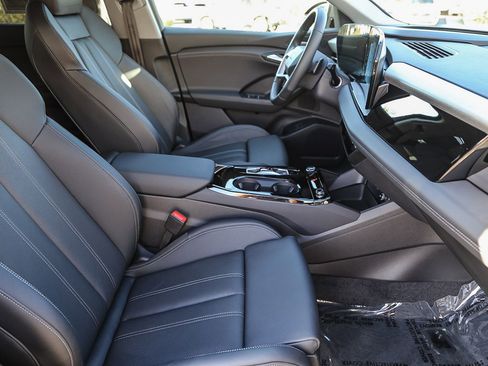 Certified 2025 Audi Q6 e-tron Premium Plus w/ Premium Plus image 17