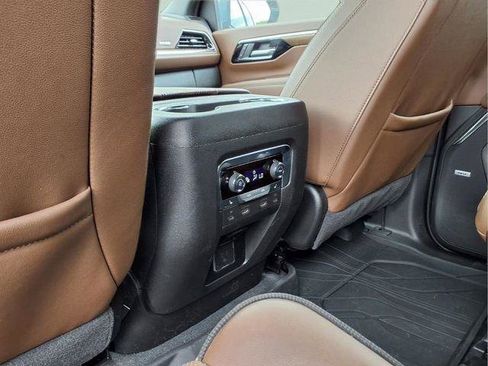 New 2026 Chevrolet Suburban High Country AWD/4WD image 11
